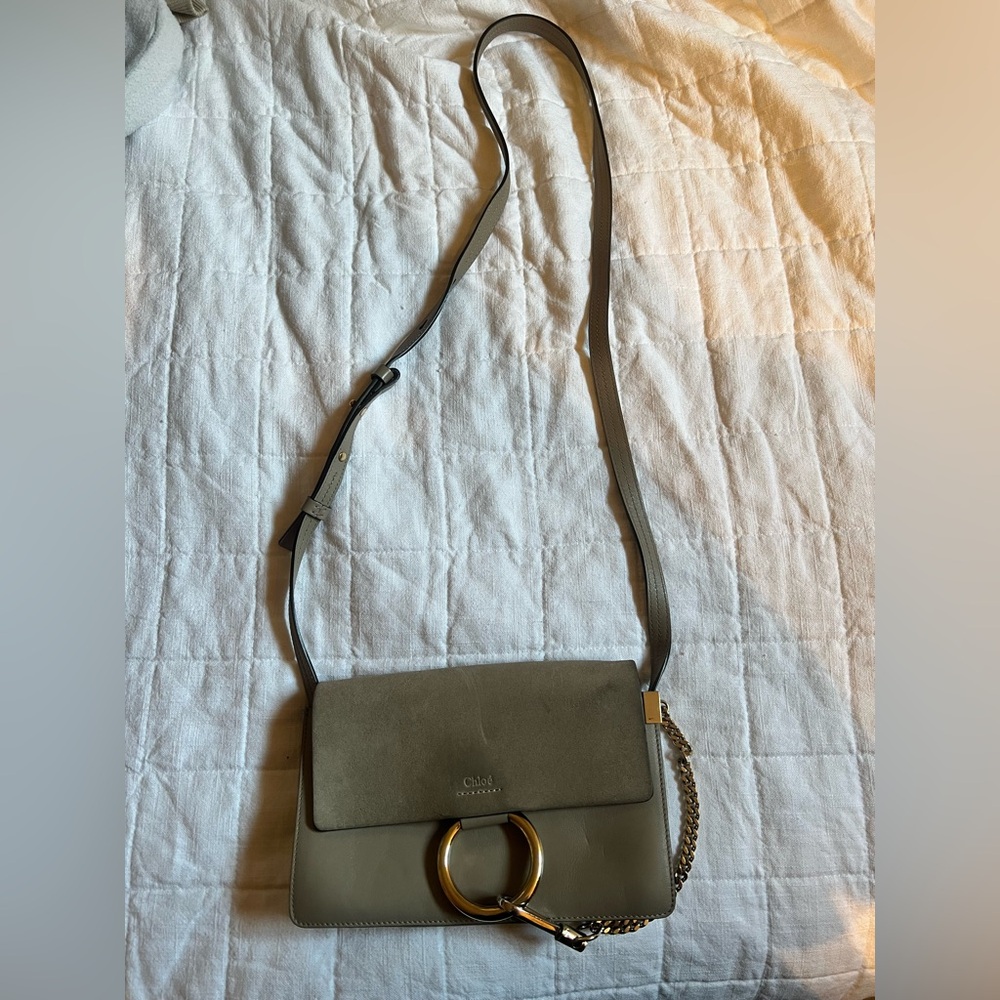 Chloe Faye Crossbody in Motty Grey
